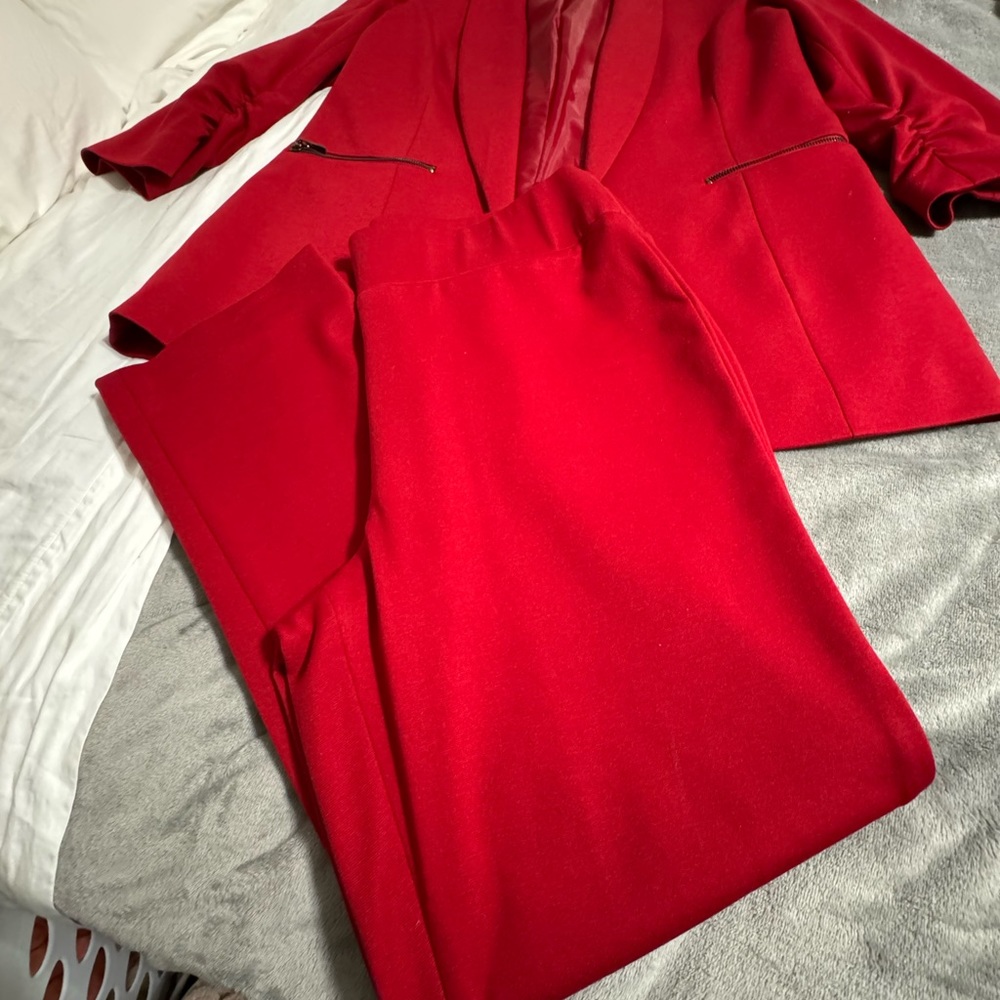 Kasper Pant Suit, Pants are a shorter length. EUC. Worn twice. Smoke free home